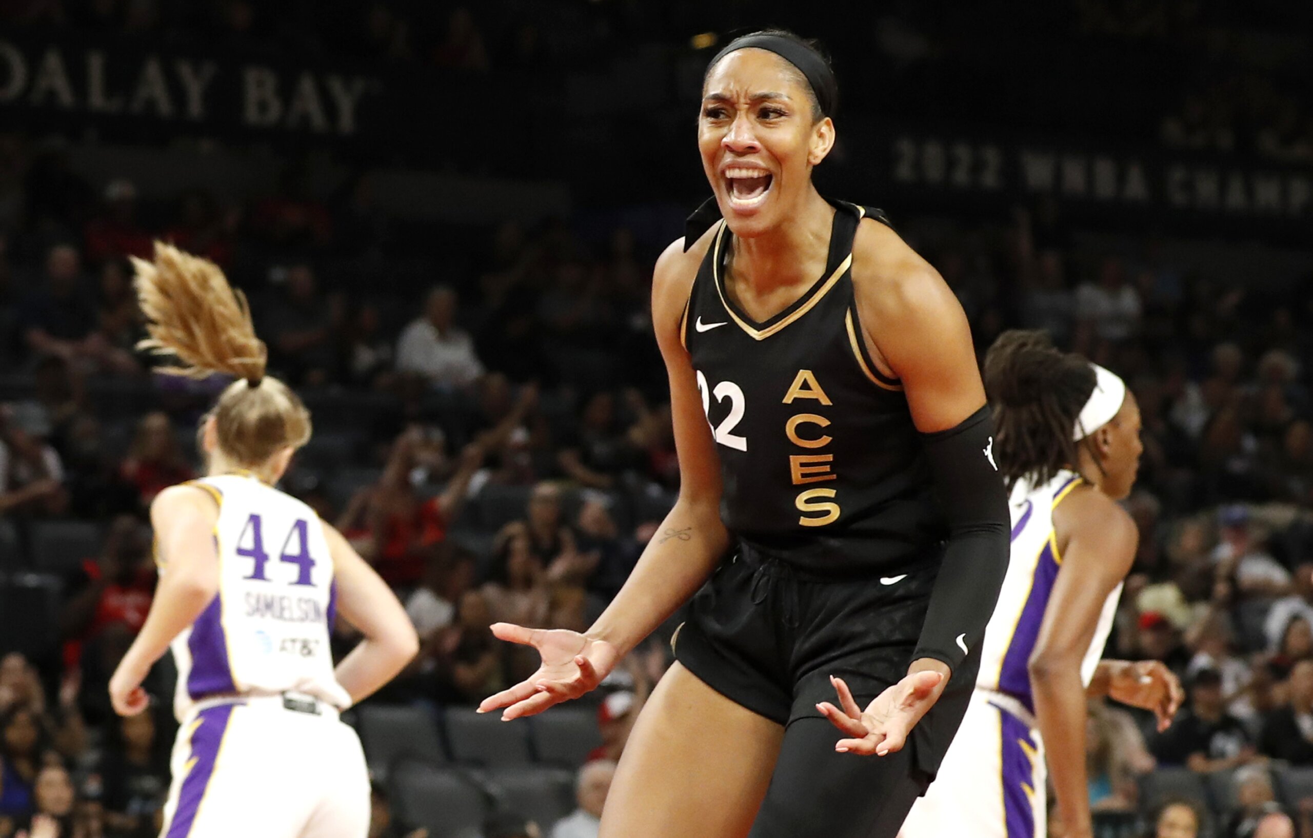 Harris praises 2022 WNBA champion Las Vegas Aces for 'grit and  determination' on and off court - WTOP News