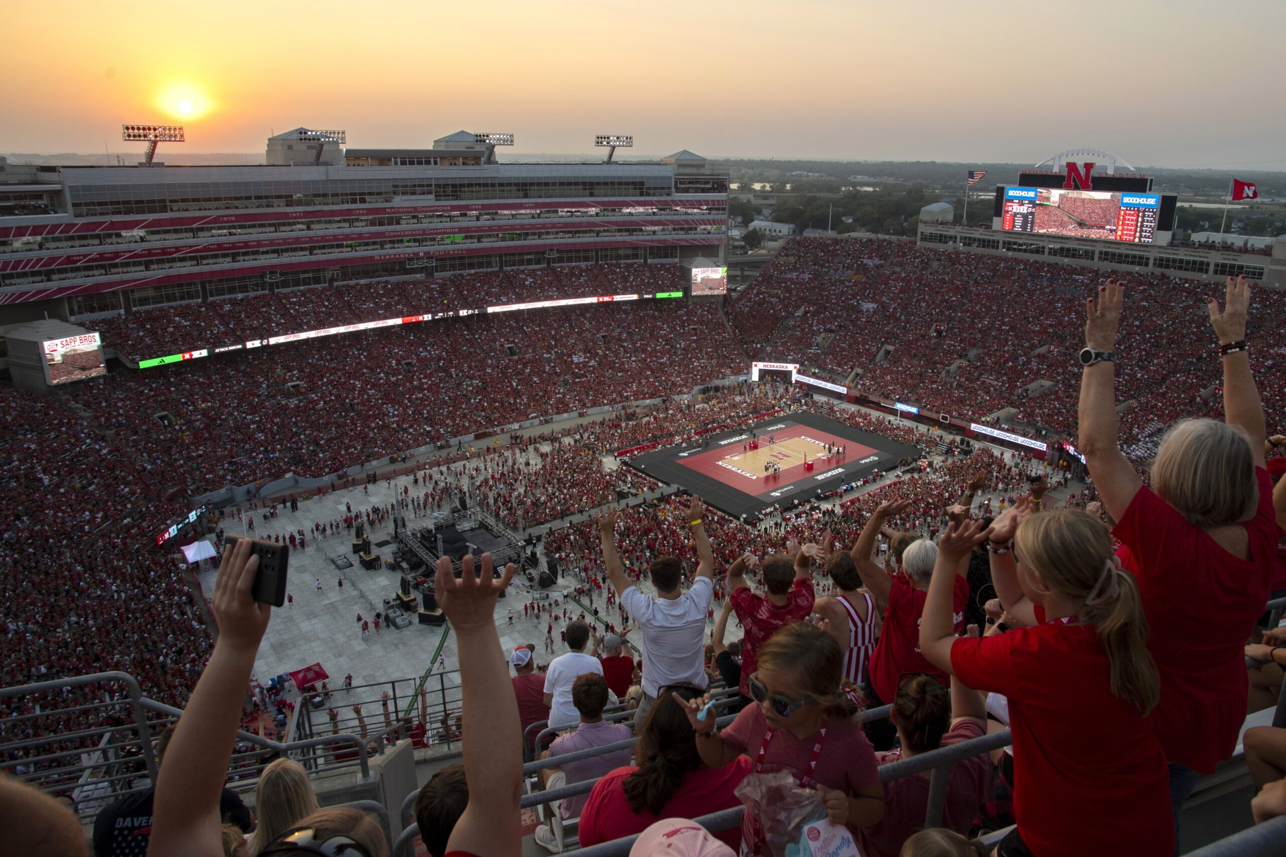 Nebraska volleyball stadium event draws 92,003 to set women’s world ...