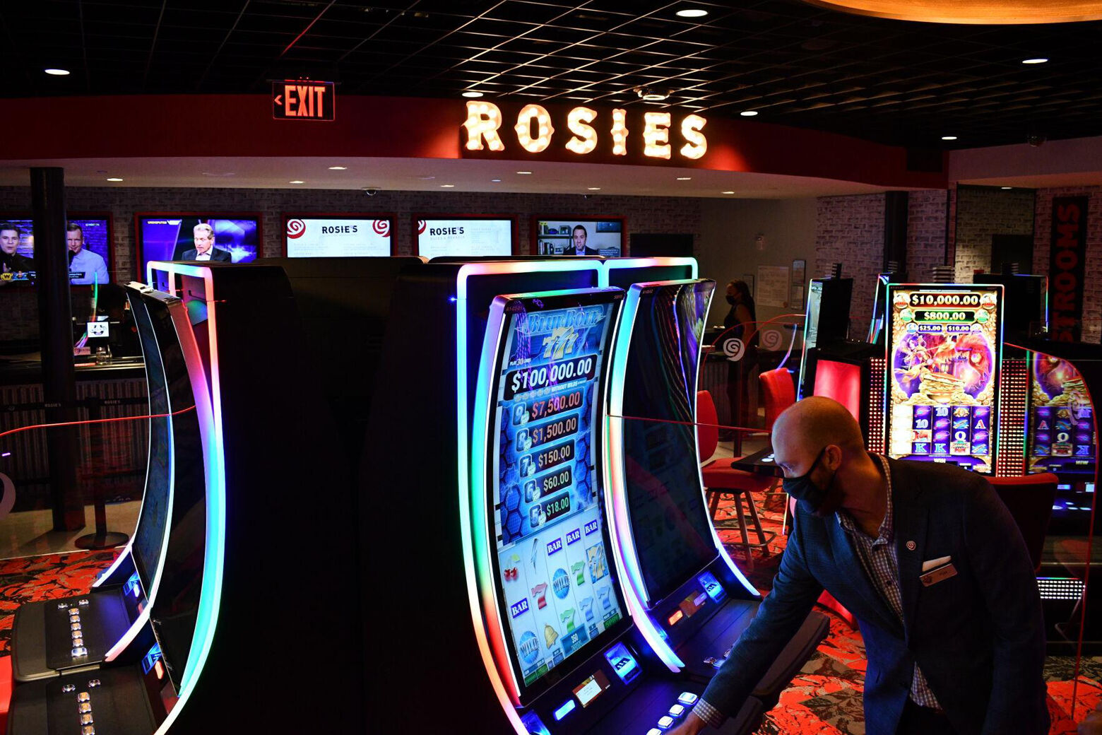 Woman Wins Nearly $1 Million at Las Vegas Airport Slot Machine