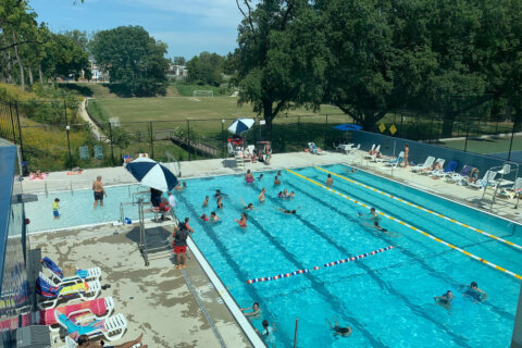 Amid heat wave, DC to keep some pools, spray parks open past Labor Day