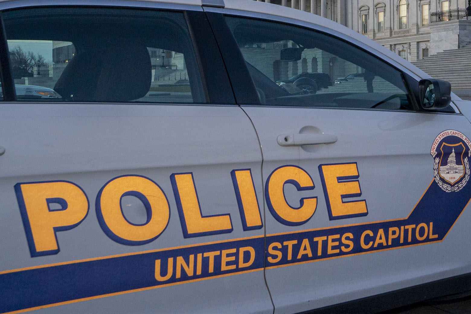 美国国会警察清除了导致先前疏散的车辆
