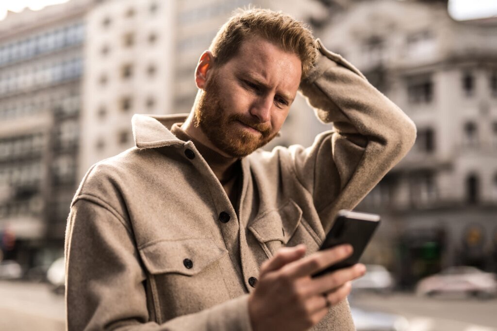 ¿Te sientes ansioso sin tu celular? Es posible que tengas “nomofobia”: cómo detectar los signos