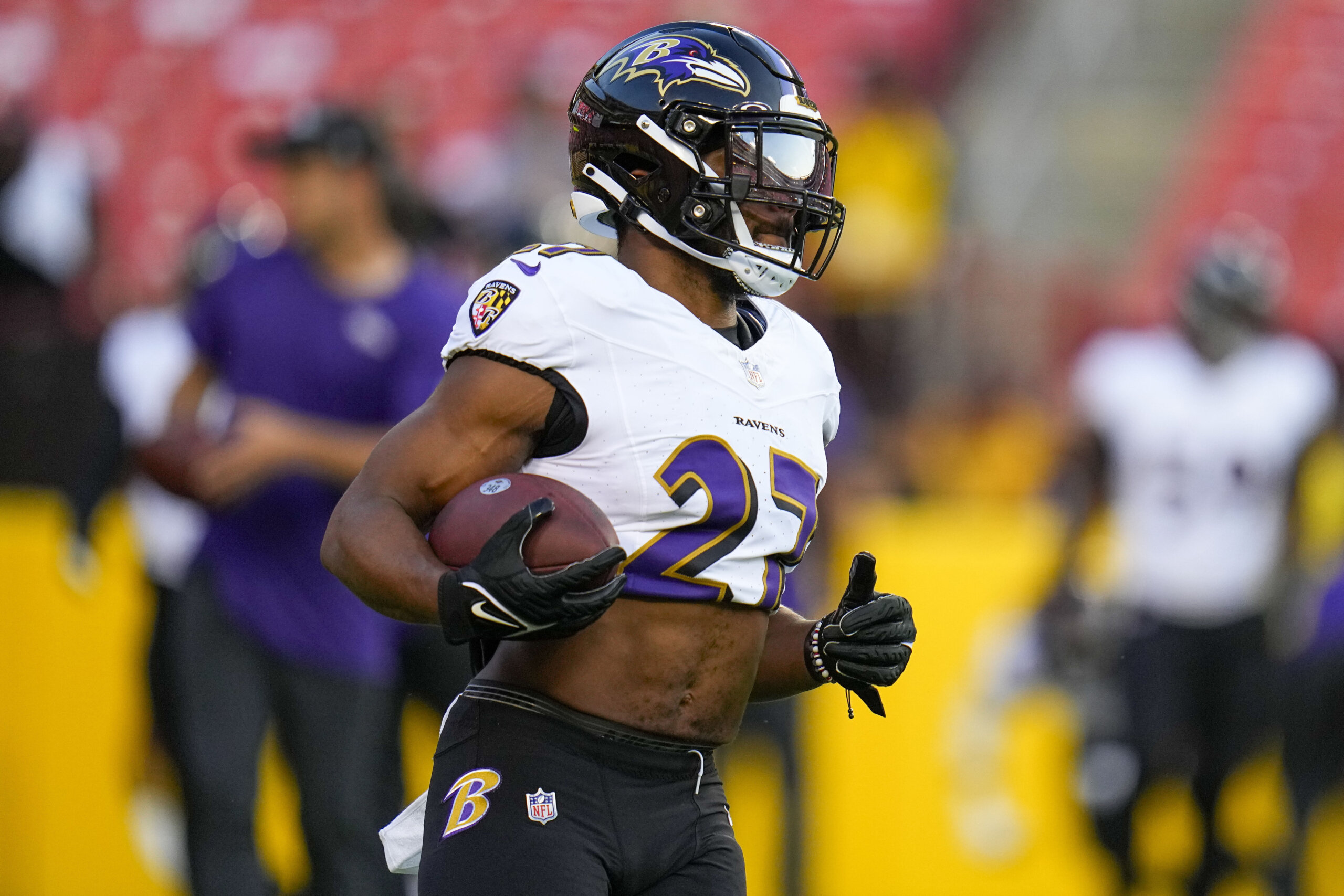 Ravens’ DeCosta is excited to see Dobbins play, but he’ll keep contract