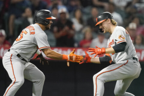 Henderson’s 3-run homer sends the AL-leading Orioles to a 6-3 win over the Ohtani-less Angels