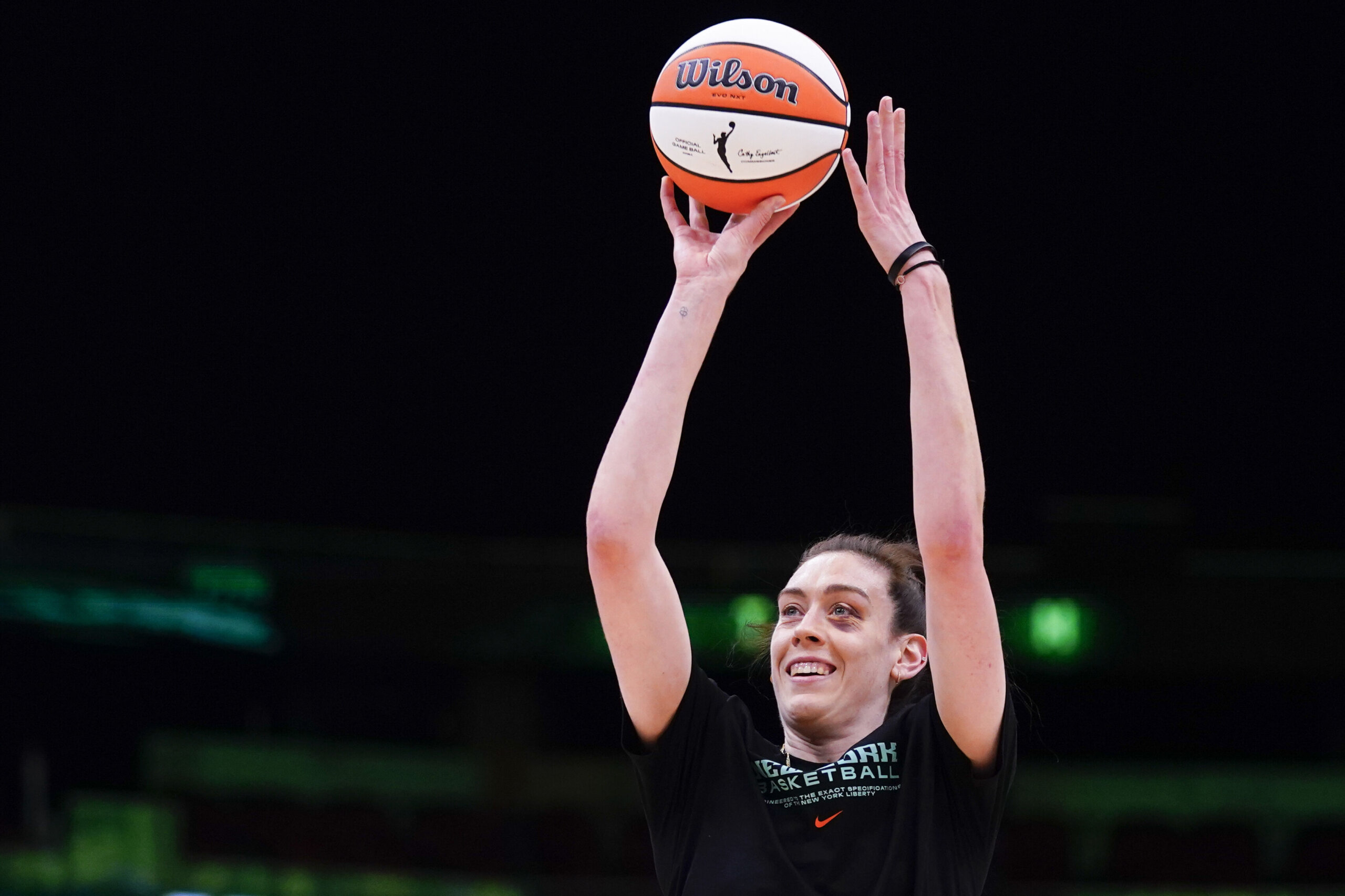 Sabrina Ionescu hits game-winning 3 to start the WNBA season