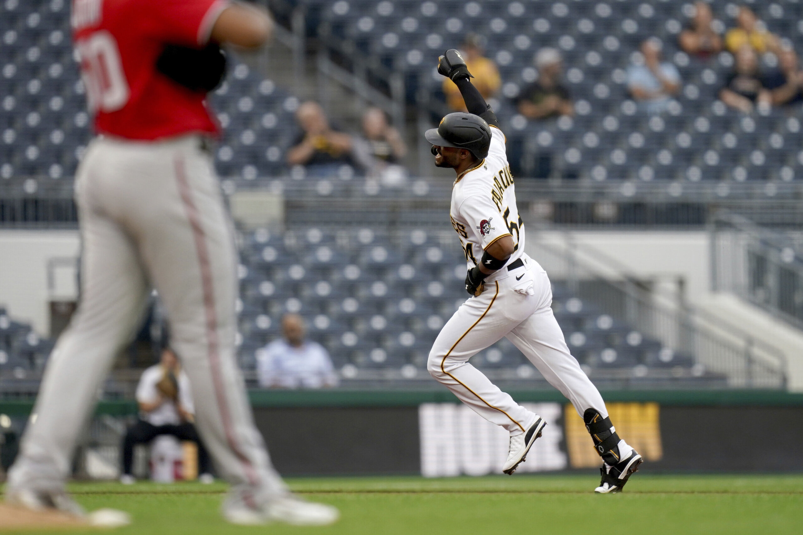 Pittsburgh Pirates shortstop Oneil Cruz breaks ankle on slide into home  plate 