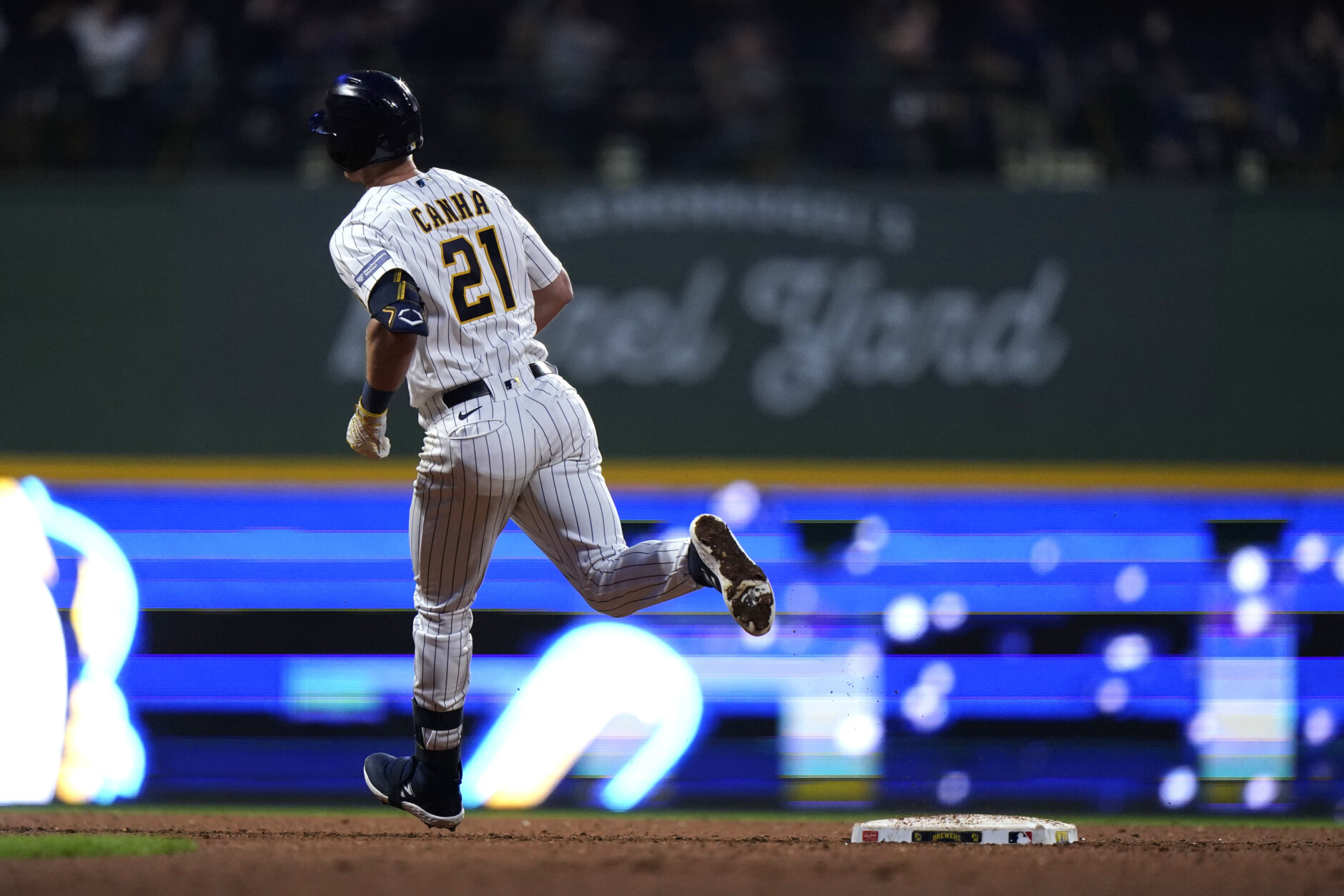 Canha's grand slam in 8th gives NL Central-leading Brewers a 9-5 victory  over Nationals - WTOP News