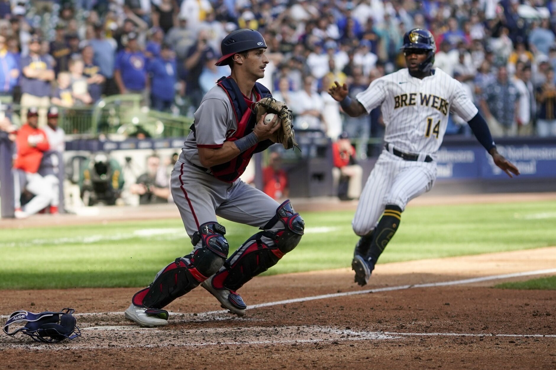 Nationals beat NL Central-leading Brewers 2-1 in 11 innings to avoid sweep 