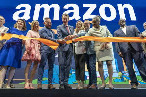 Amazon opening 2 operations facilities in Virginia Beach, creating over 1,000 jobs, Youngkin says
