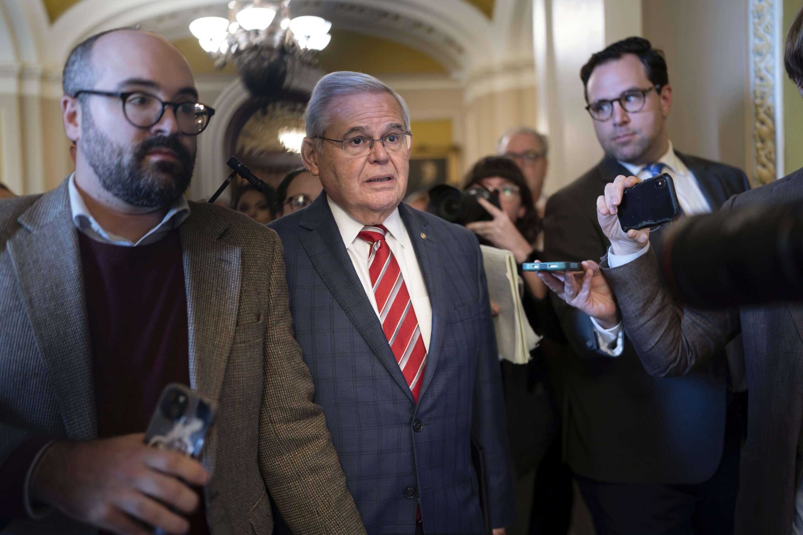 Menendez Tells Senate Colleagues He Won’t Resign, Remains Defiant Amid ...