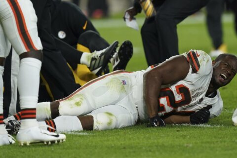 Browns star Nick Chubb to undergo surgery on season-ending knee injury; Kareem Hunt in for visit