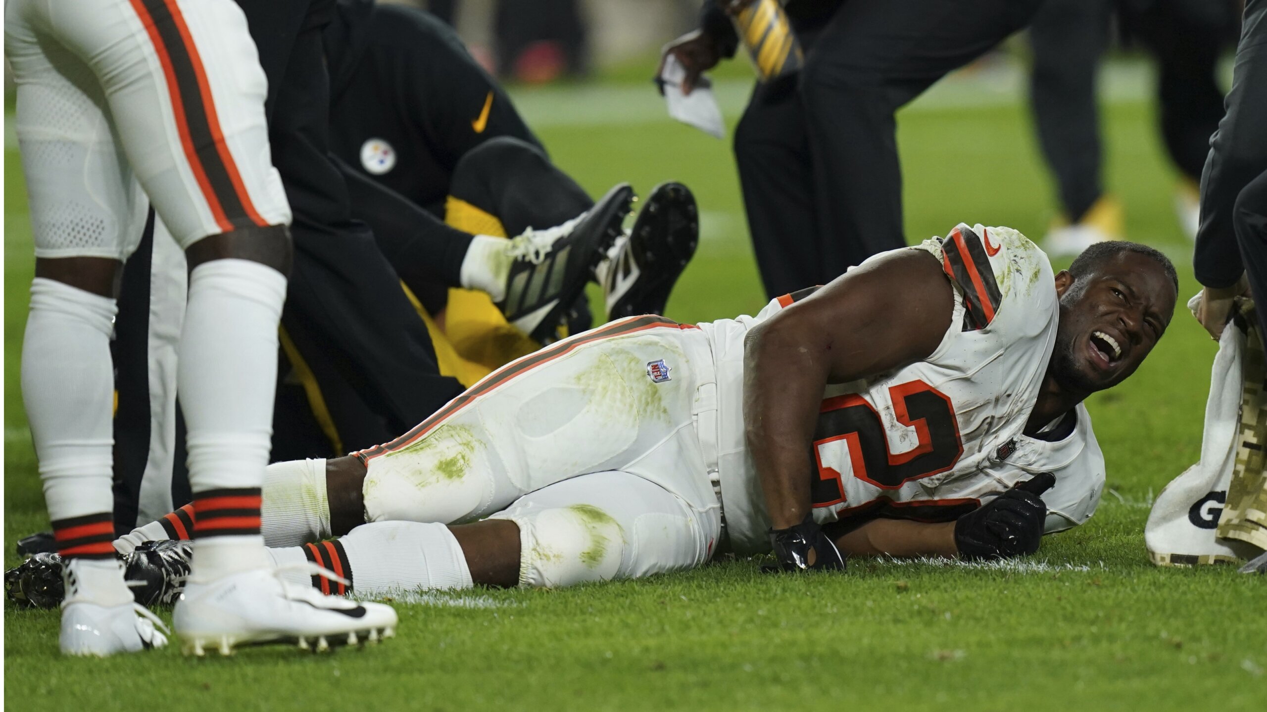 Browns star Nick Chubb to undergo surgery on seasonending knee injury; Kareem Hunt in for visit