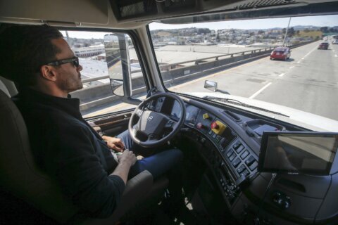 California bill to have human drivers ride in autonomous trucks is vetoed by governor