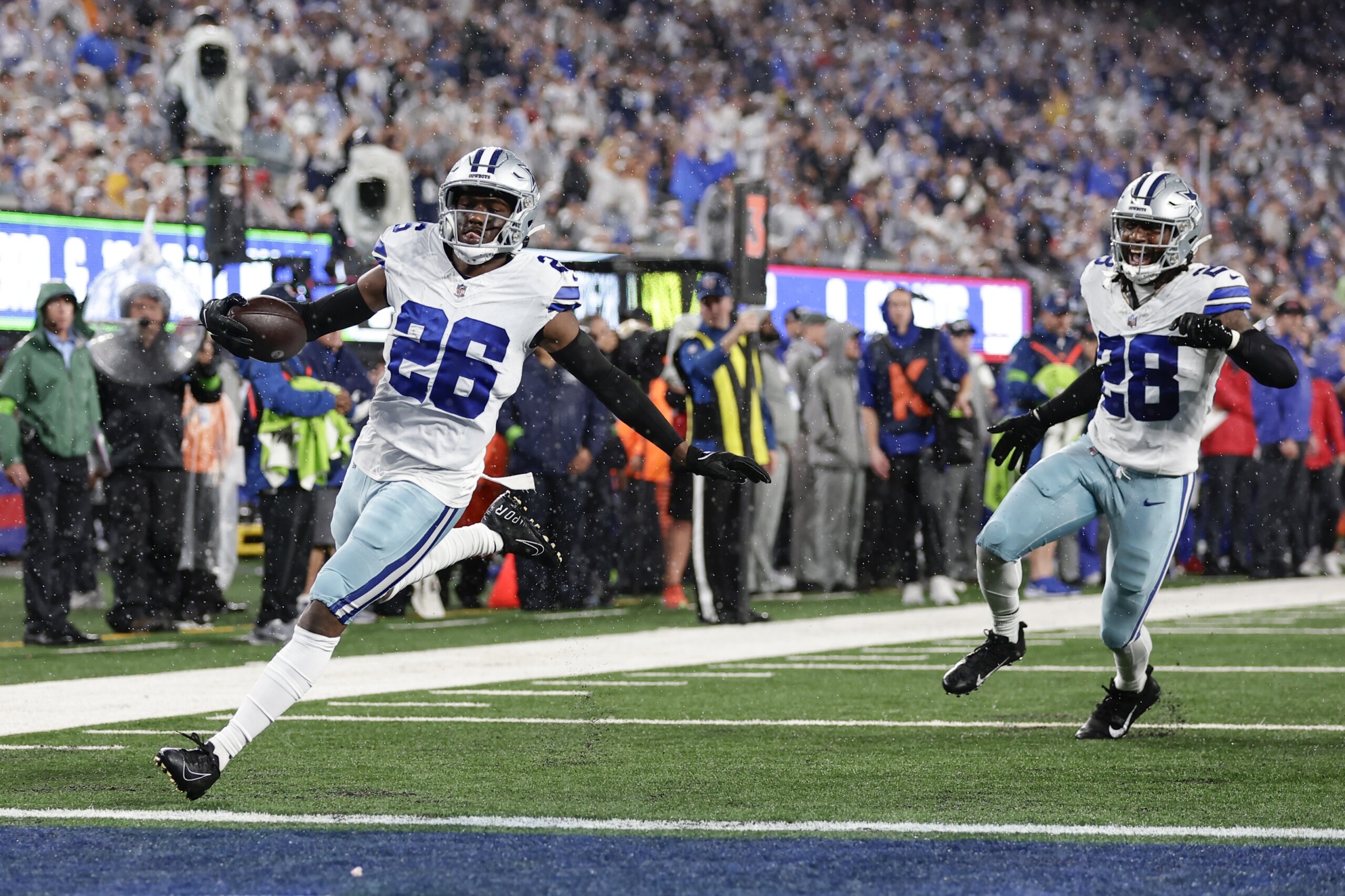 Cowboys rip error-prone Giants 40-0 for worst shutout loss in the series  between NFC East rivals - WTOP News