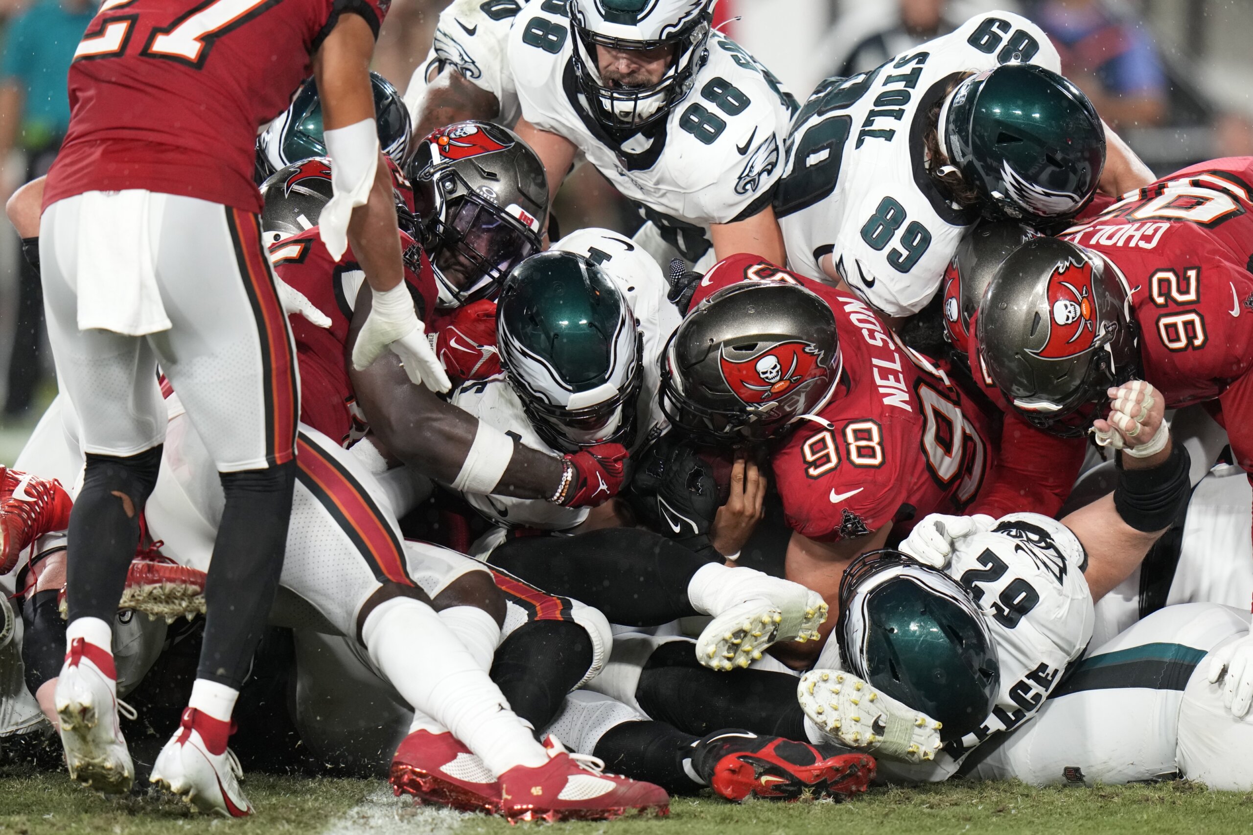 Jalen Hurts throws for TD, runs for another as Eagles thump Buccaneers  25-11 to remain unbeaten - WHYY