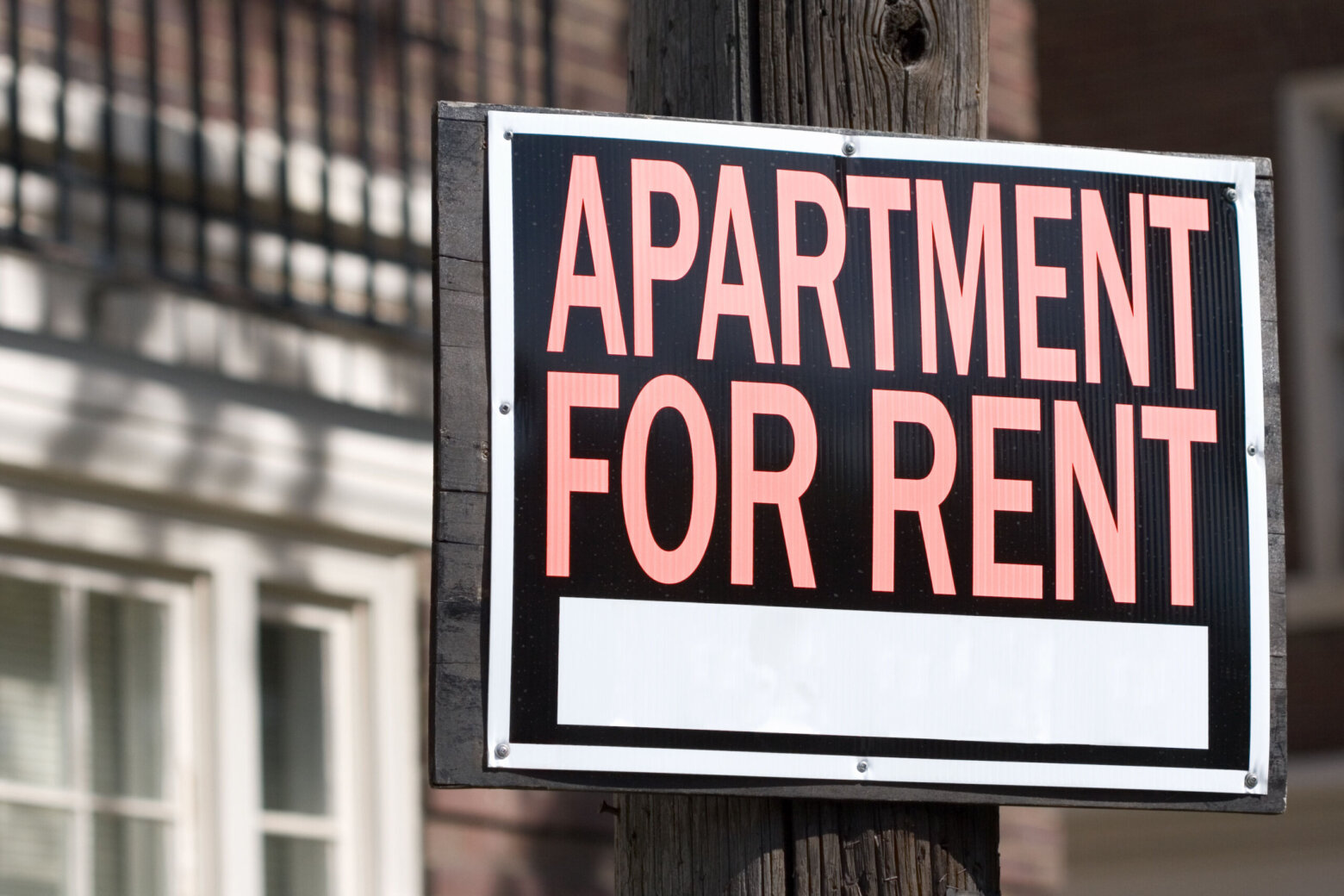 报告发现，华盛顿特区数千名租房者将超过一半的收入用于支付房租