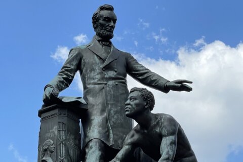 Playwright steals Lincoln’s head from statue on Capitol Hill in Mosaic’s ‘Monumental Travesties’