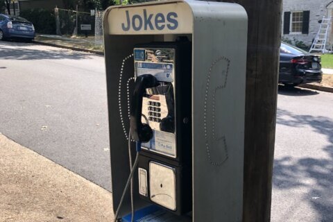 Repurposed pay phone entertains kids and grownups with jokes in DC