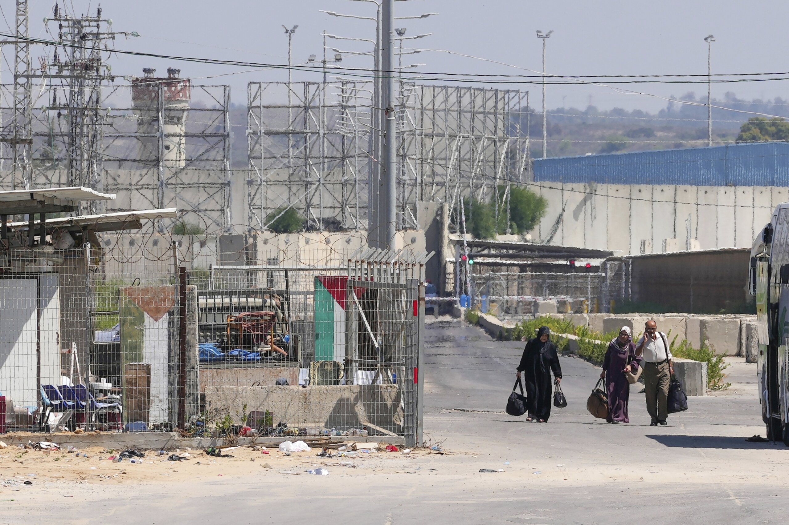 One Palestinian Dies And Israel Shuts Down Main Crossing With Gaza ...