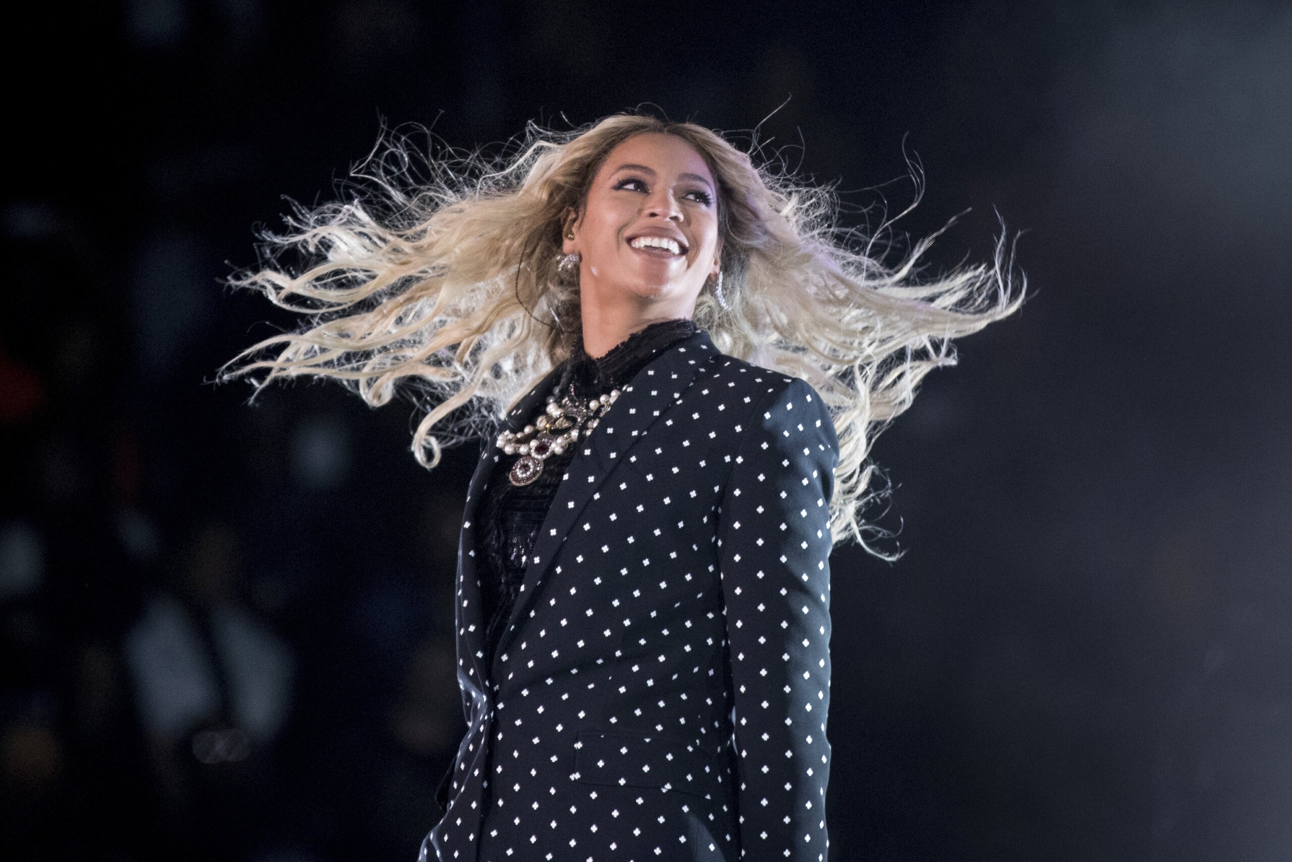 Beyoncé shines bright among Hollywood stars during Renaissance concert
