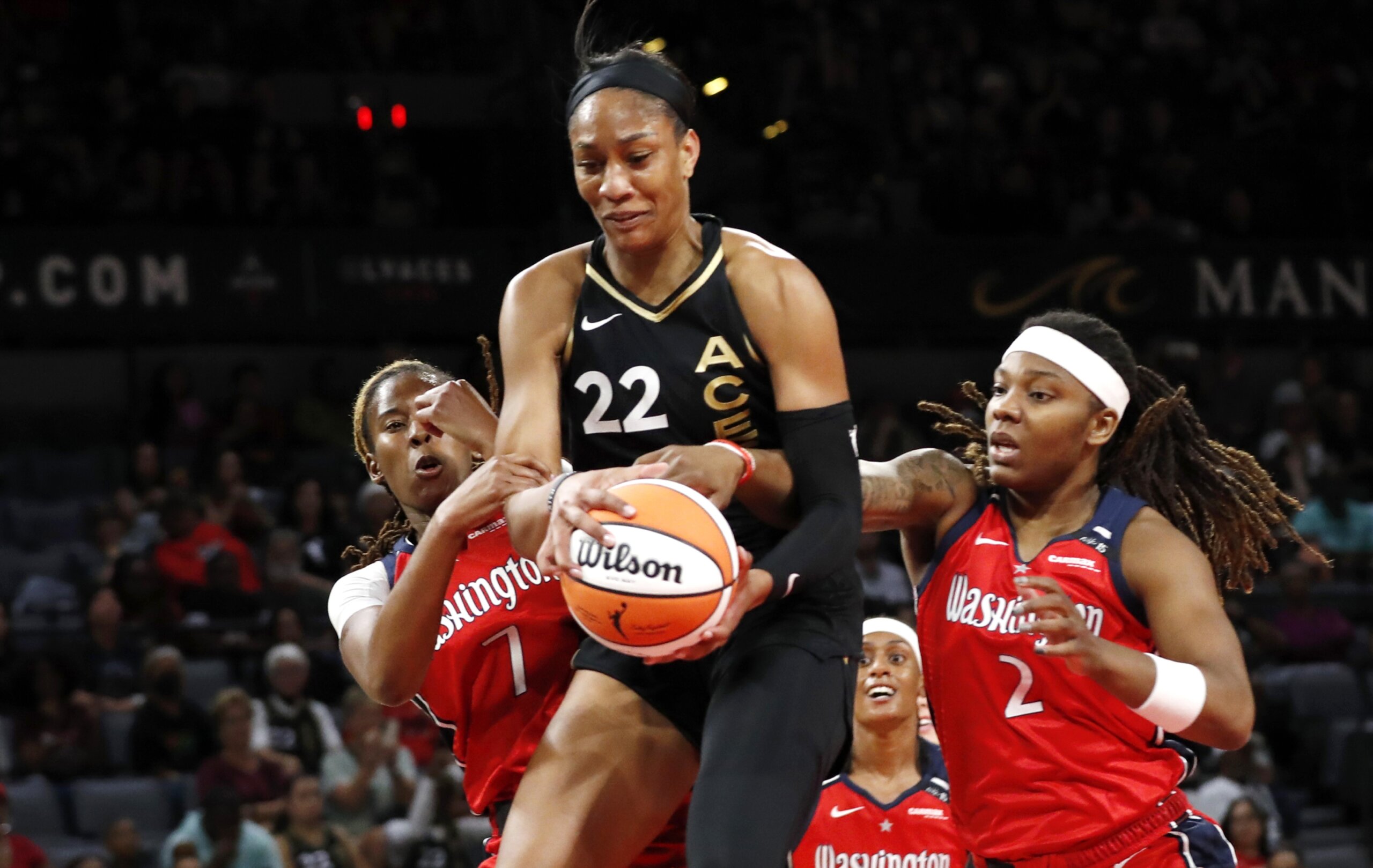 Kahleah Copper Leads Sky in Rout of Liberty in Game 2 - The New York Times