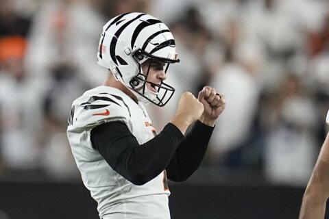 Burrow shakes off calf injury, throws for a season-high 259 yards as Bengals beat the Rams 19-16