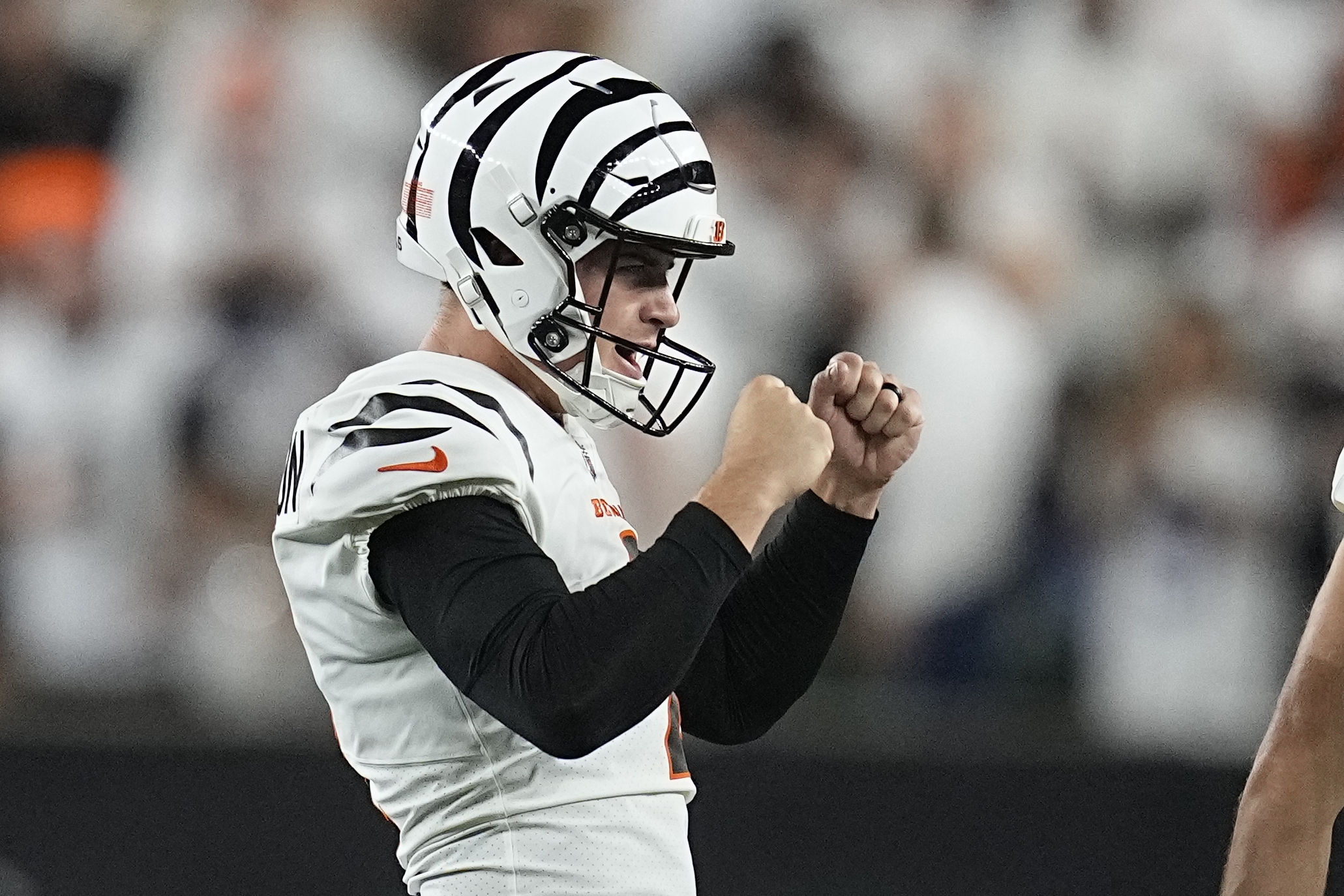 Burrow shakes off calf injury, throws for a season-high 259 yards as Bengals  beat the Rams 19-16 - WTOP News