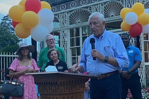 Hundreds come out to Rep. Hoyer’s annual bull roast in Md. — so did climate protesters