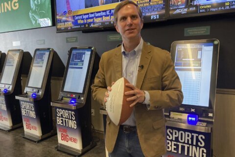 Legal sports betting opens to fanfare in Kentucky; governor makes the first wager at Churchill Downs