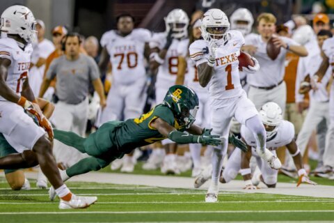 Brooks and defense lead No. 3 Texas into final Big 12 season with dominant 38-6 win at Baylor