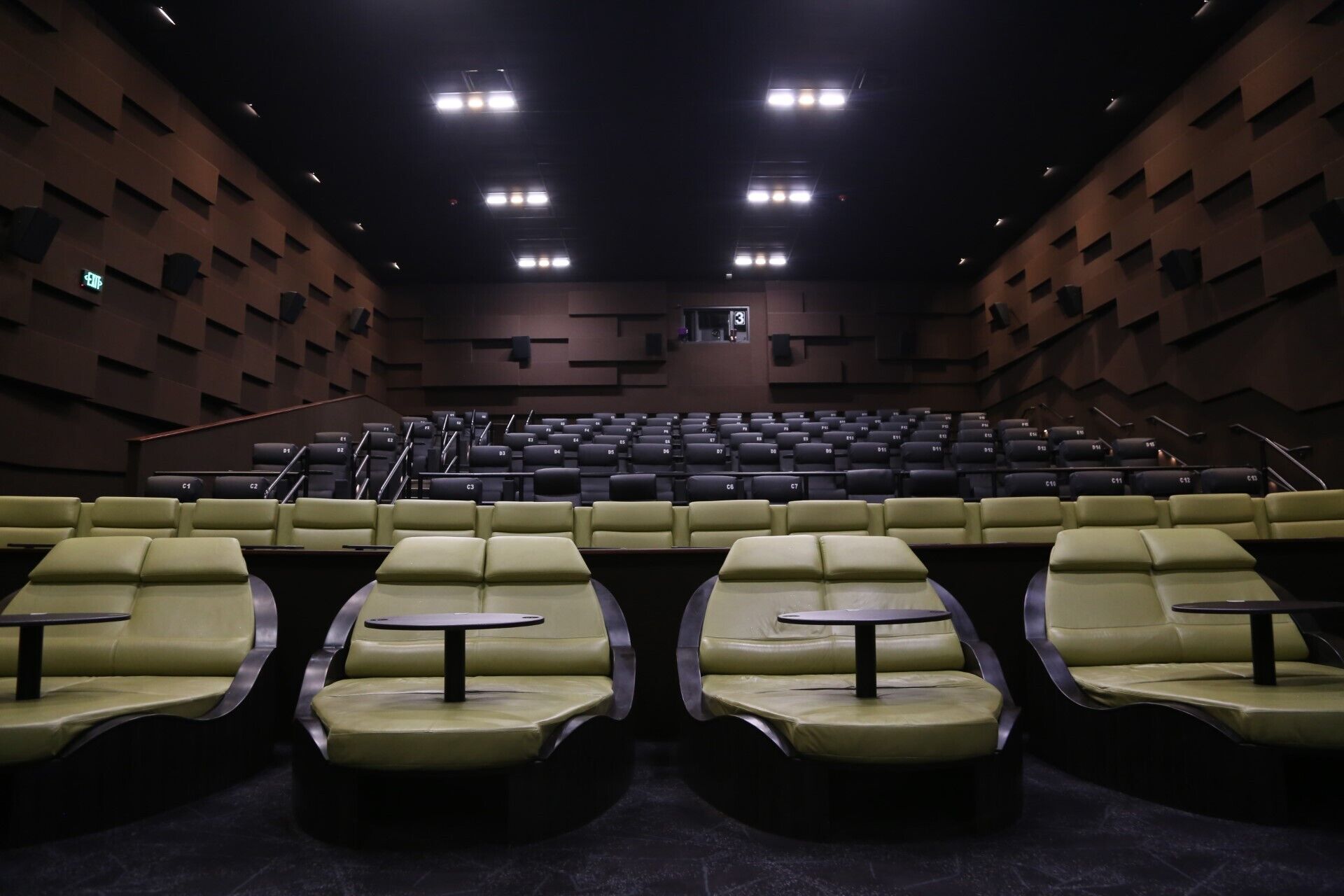 Reston’s new LOOK Cinemas Reclining seats, intheater dining and one