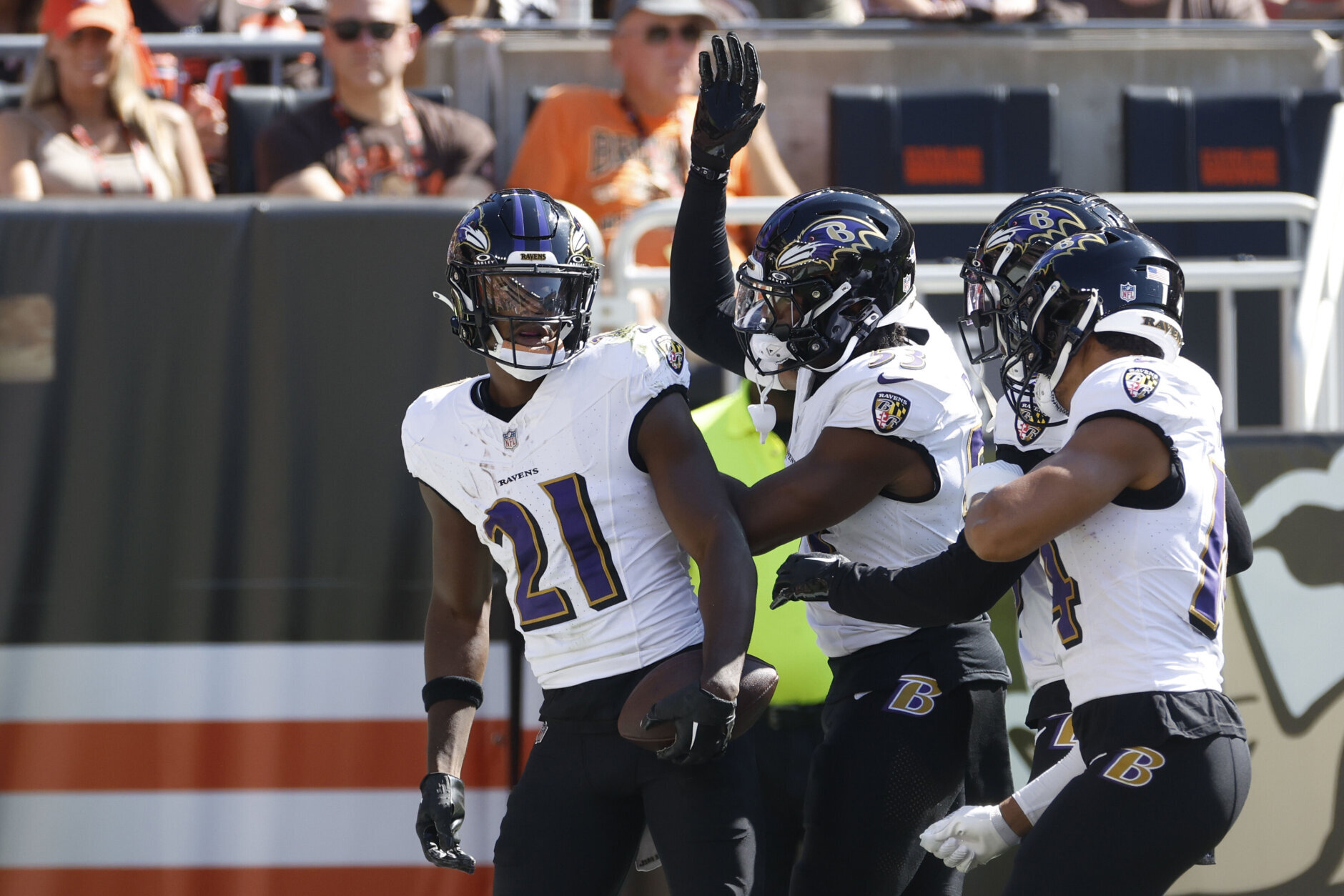 Lamar Jackson has 4 TDs as Ravens roll to 28-3 win over Browns and rookie  QB Thompson-Robinson - WTOP News