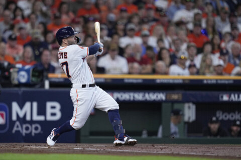 Astros lead Twins 1-0 heading into ALDS Game 2