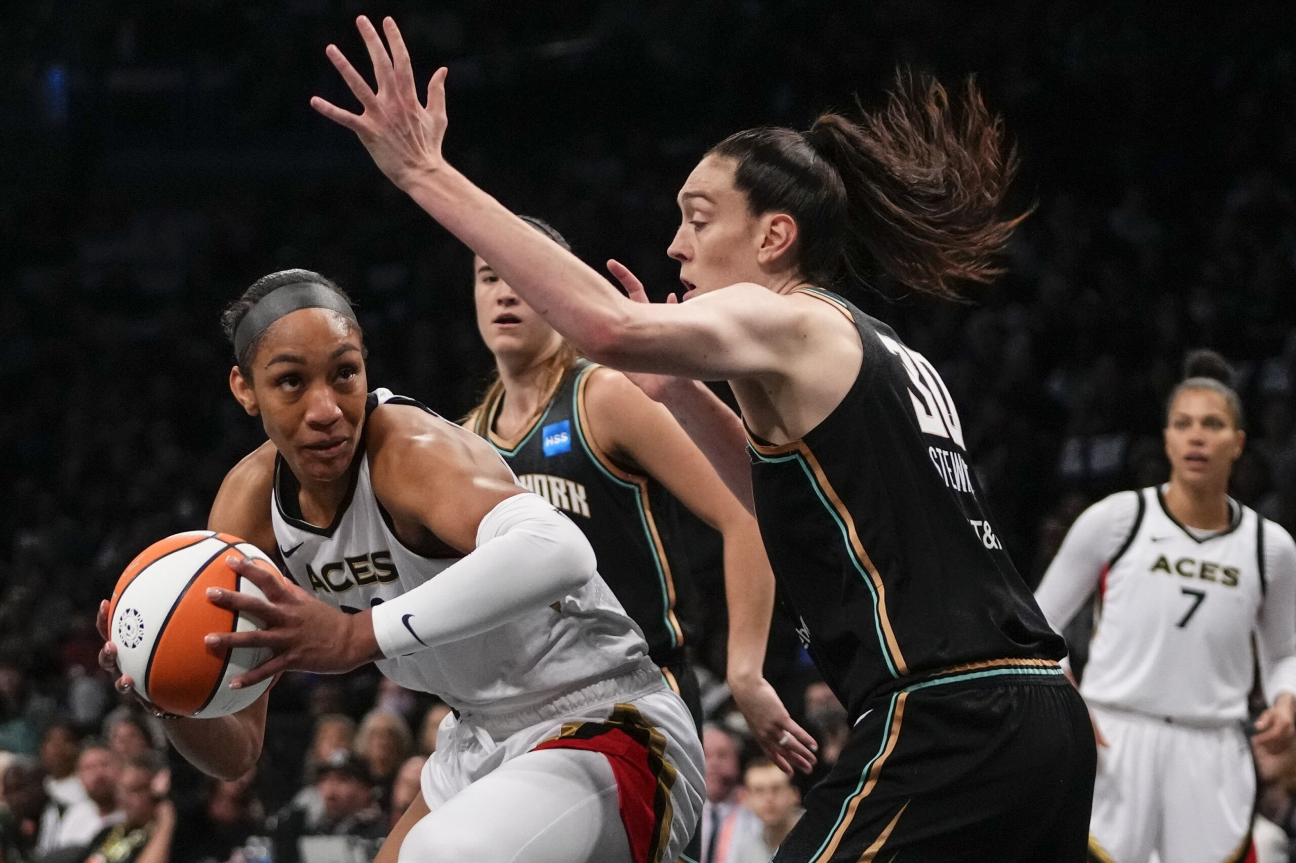 Jones And Stewart Help Liberty Avoid Sweep, Take Game 3 Of WNBA Finals ...