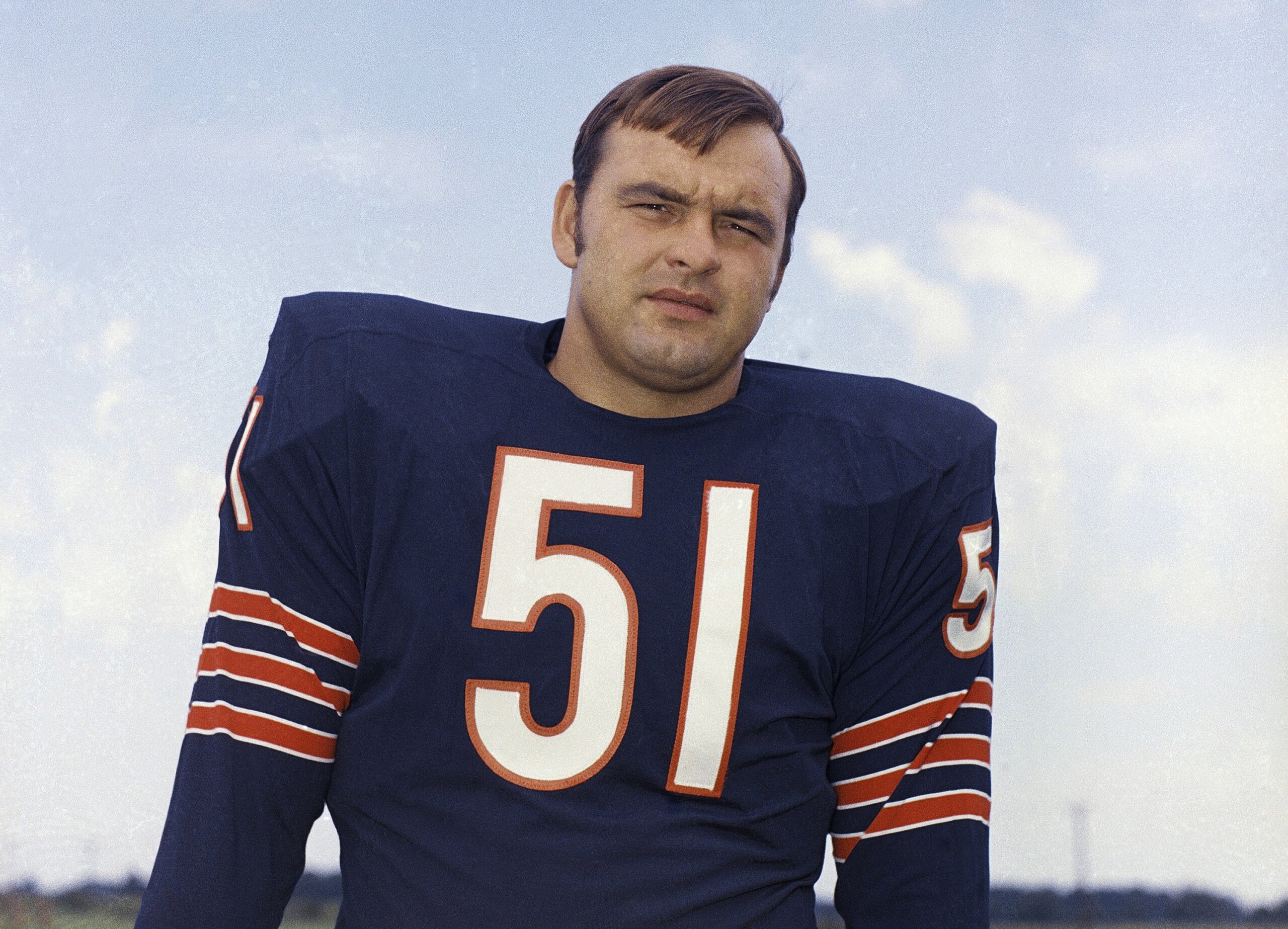 Linebacker Ray Bentley of the Buffalo Bills watches from the sideline  Fotografía de noticias - Getty Images