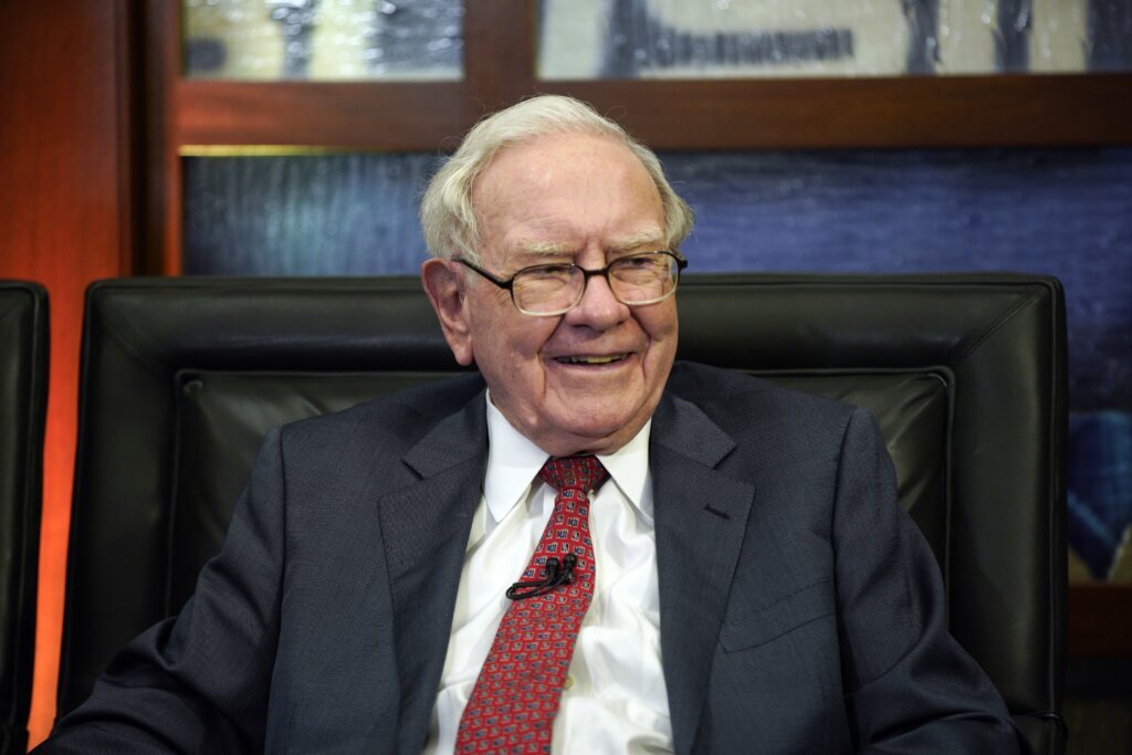 Warren Buffett’s company joins oil-buying frenzy this week by resuming its Occidental Petroleum buys
