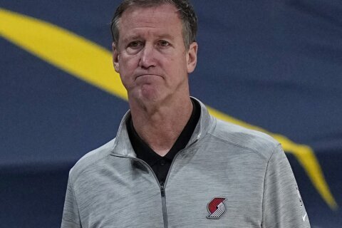 Former NBA head coach Terry Stotts leaves role as Bucks assistant before start of the season