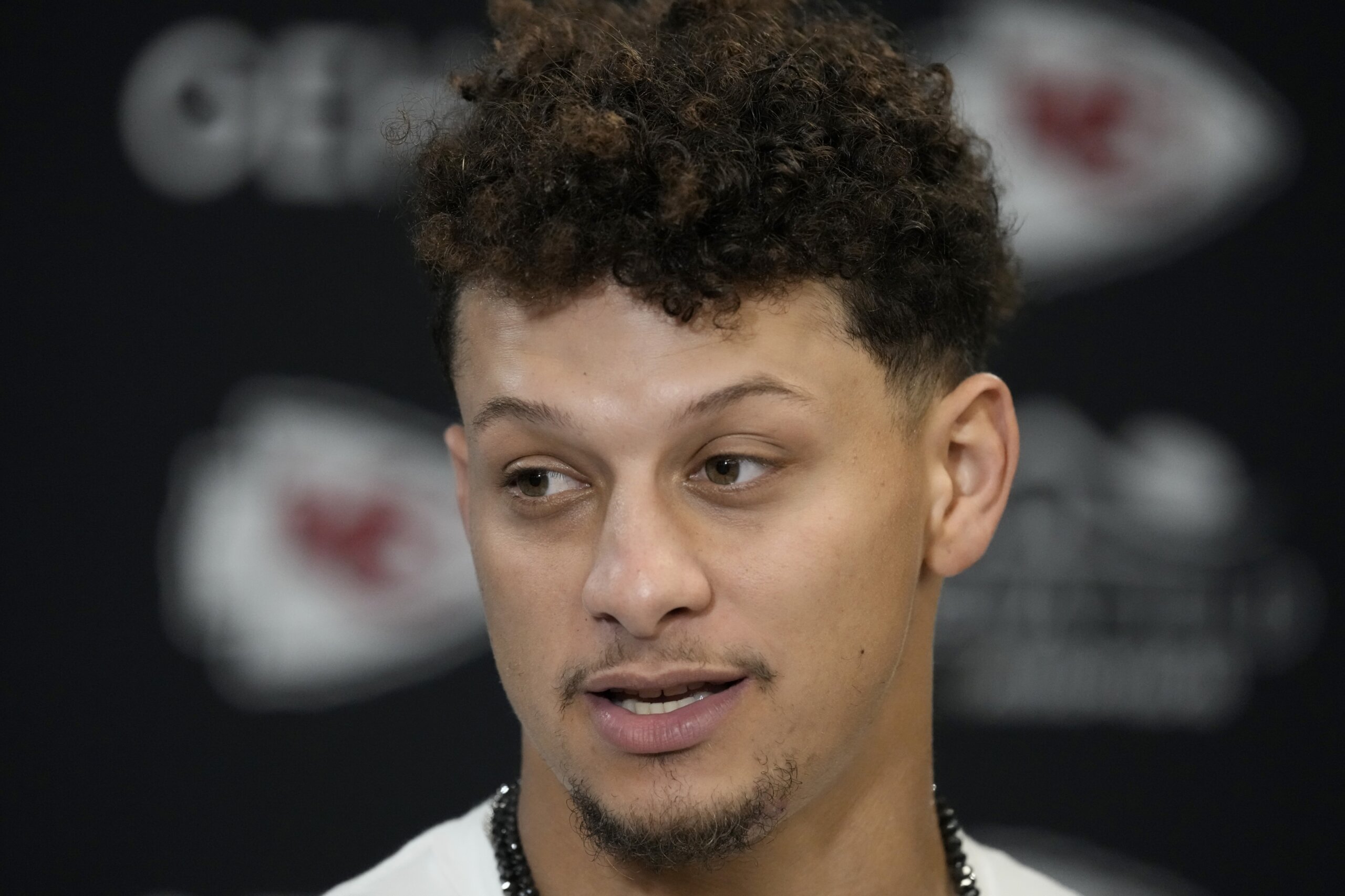 Chiefs add Patrick Mahomes to injury report with flu-like symptoms, but he’ll play against Broncos