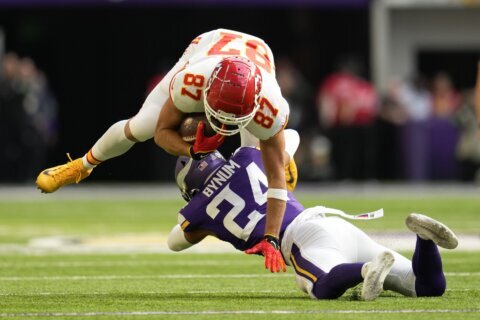 Chiefs star Travis Kelce shakes off an ankle injury with a key TD catch after his brief absence