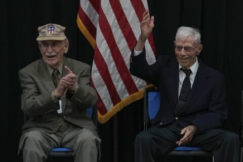 China honors American veterans of World War II known as Flying Tigers in an effort to improve ties