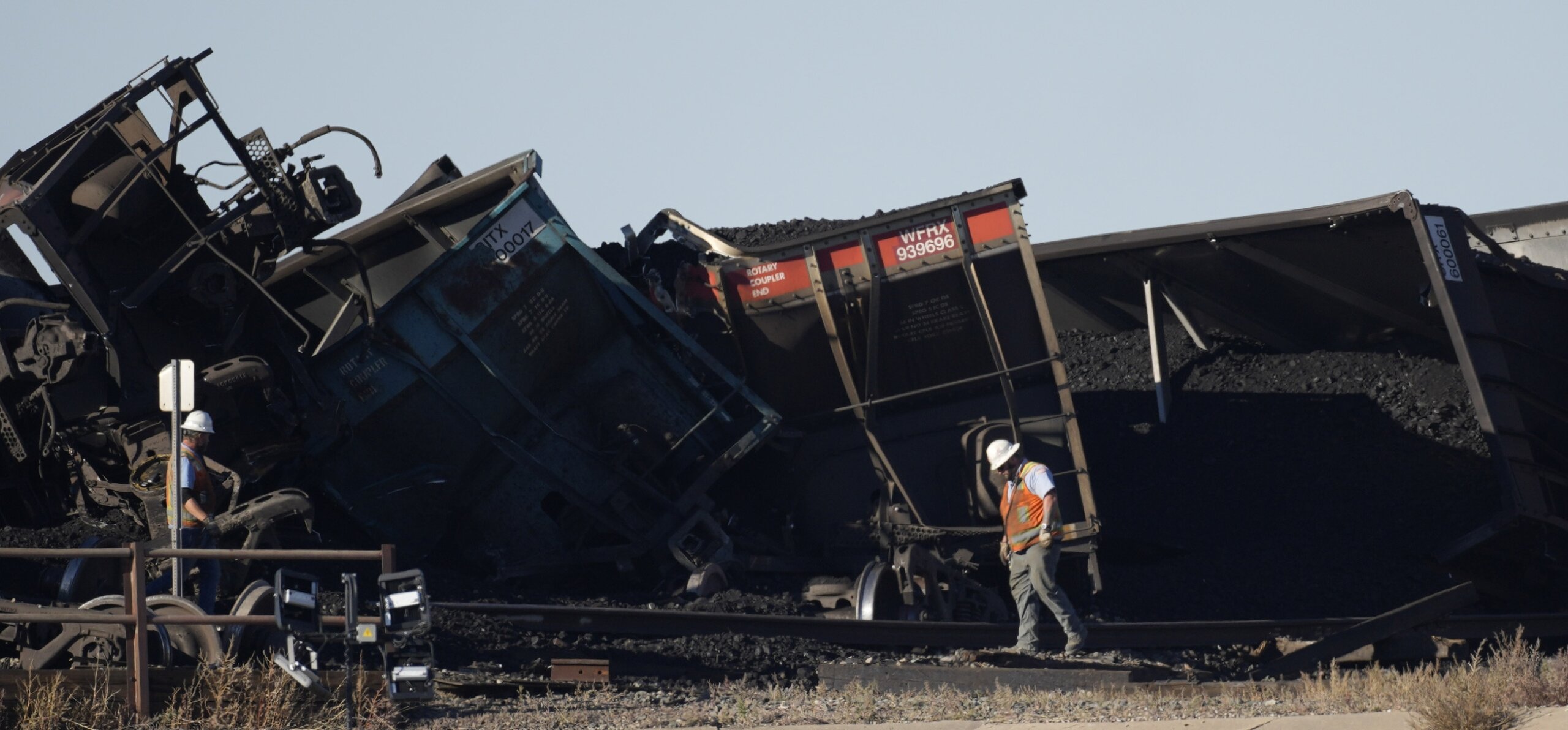 Broken rail caused fatal Colorado train derailment that collapsed