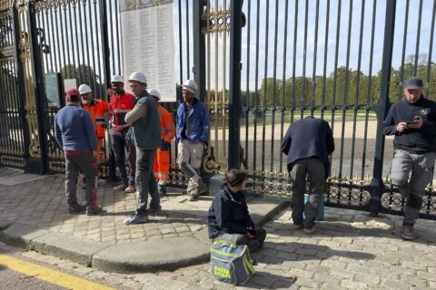 3 French airports, Palace of Versailles evacuated in latest security alerts