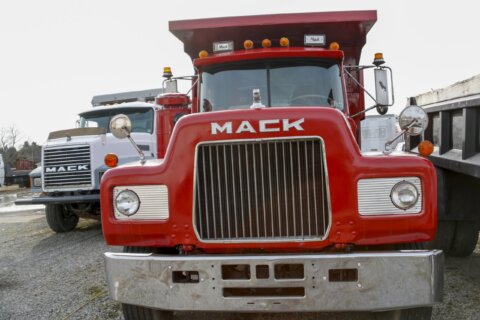 Workers at Mack Trucks reject contract and join the thousands of UAW picketers already on strike