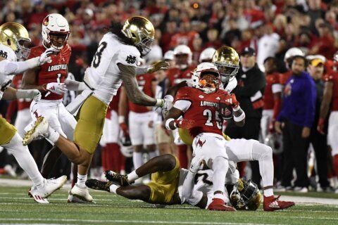 No. 25 Louisville beats No. 10 Notre Dame 33-20, with Jawhar Jordan running for 143 yards, 2 TDs