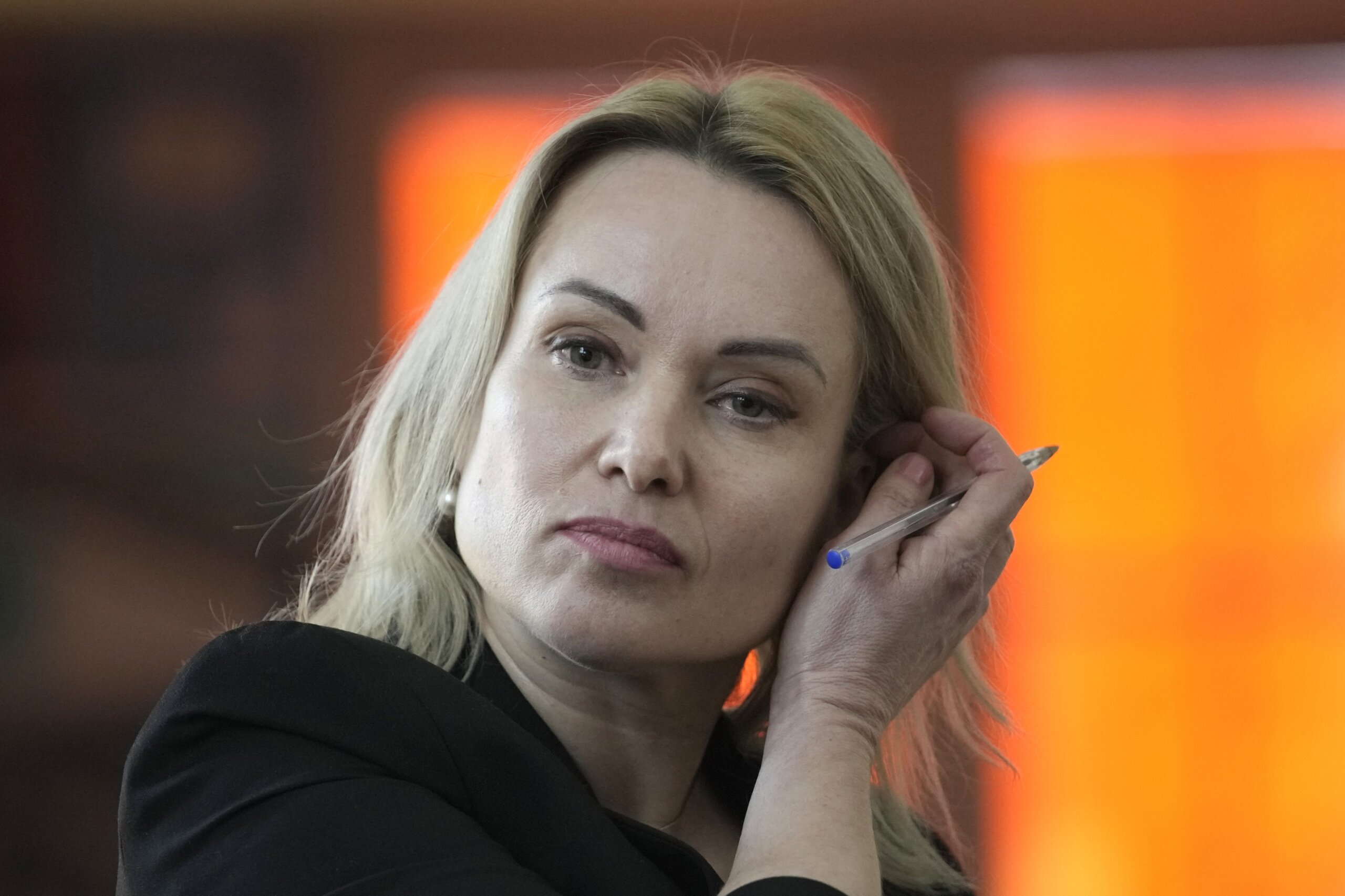 Former Russian State Tv Journalist Gets 8 1 2 Year Sentence In Absentia