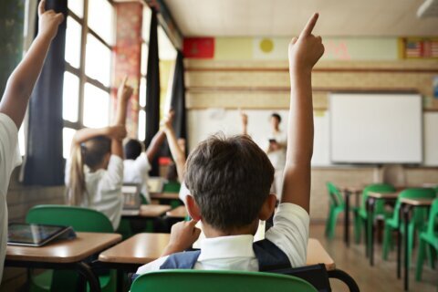 Escuelas públicas de Alexandria lanzan una aplicación para combatir el ausentismo