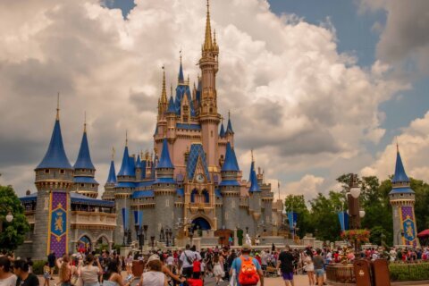 Visitar los parques de Disney ahora será más caro; aumentan el precio de los pases de forma inmediata