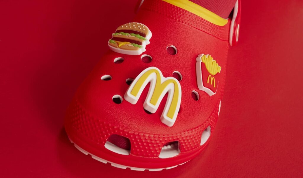 CNBC: McDonald’s y Crocs lanzan una línea de zapatos que valen hasta $75
