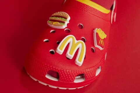 CNBC: McDonald’s y Crocs lanzan una línea de zapatos que valen hasta $75