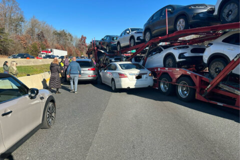 2 hospitalized after 10-vehicle pileup on I-95 northeast of Baltimore